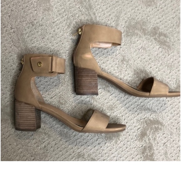 Tommy Hilfiger back zip stacked heels - Picture 2 of 6